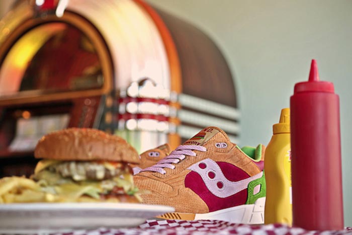 Gezond fastfood: hamburger sneakers van Saucony. Dit is pas gezond fastfood! Deze burger sneakers van het Amerikaanse label Saucony! Ontdek nu!
