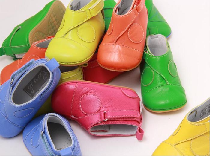 Caval schoenen. Kinderschoenen label Caval naar Nederland. Bekijk hier de peuter en tiener collectie van Belgische kinderschoenenmerk Caval.
