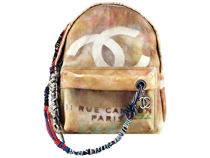 De Chanel backpack collectie is onweerstaanbaar. Ontdek hier de hele musthave Chanel collectie inclusief prijzen en afbeeldingen.