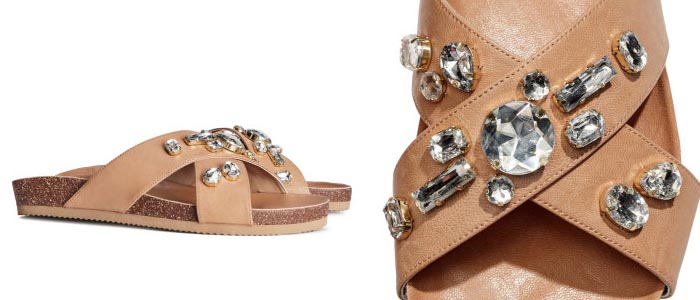 Zara VS. H&M: Lookalike sandalen, maar wie kopieert wie? Lees hier alles over Zara VS. H&M: wie kopieert wie. Bekijk de sandalen hier van 2014.