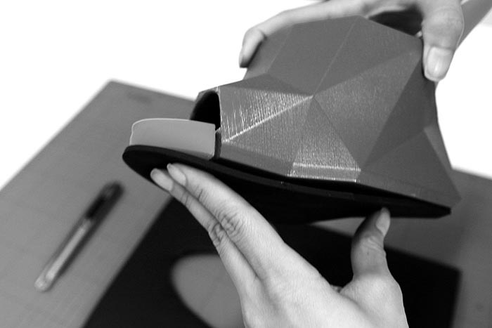 3D Float Shoes van United Nude. Alles over de nieuwe 3D Float Shoes van United Nude geprint met een compacte kubus printer en 3D technologie.
