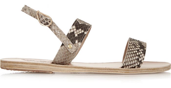 Musthave: Ancient Greek Sandals 2014. Sandalen geïnspireerd op de Griekse stijl dat zijn de sandalen van Ancient Greek Sandals: een echte musthave.