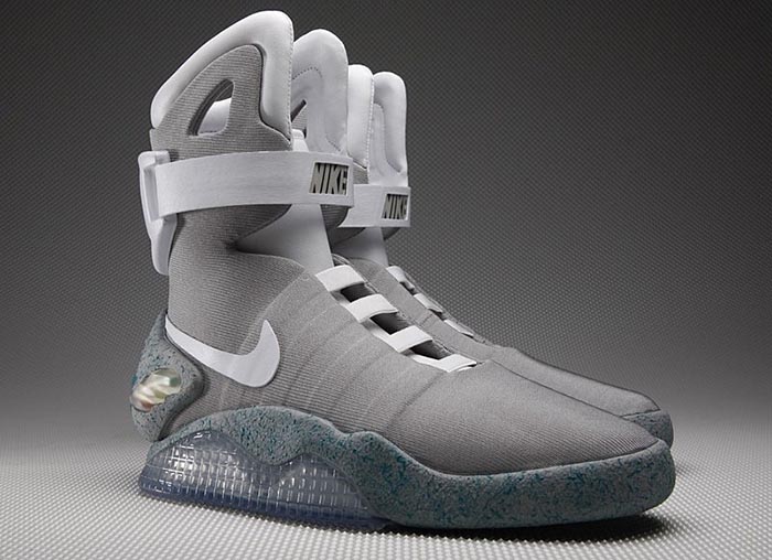 Nike lanceert zelf-strikkende schoenen in 2015? Back to the future schoenen van Nike. Nike lanceert zelf-strikkende schoenen in 2015, lees 't nu.