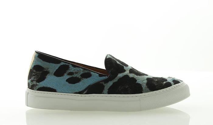 Musthave: Philou instappers. Alles over het Italiaanse schoenenlabel Philou: de loafers zijn te gek! Ga voor een luipaardprintje met coole kettingen.