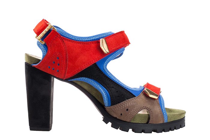 Preen maakt de sandaal weer cool. Modelabel Preen maakt de sandaal weer cool. Voor de lente 2015 collectie zien we sporty stiletto's en sandalen.