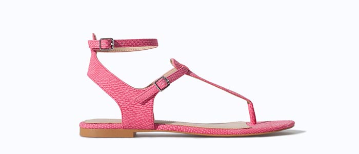 Zara slippers voor de zomer van 2014. Ga voor deze geweldige Zara slippers en laat je inspireren. De zomer collectie is een must voor de fashionista.