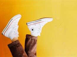 Dit worden de herfsttrends van 2020 sneakers op de kop weergegeven