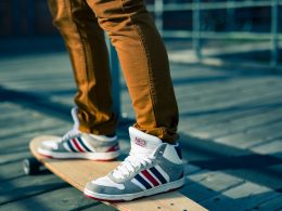 Deze schoenen zijn perfect te combineren met stoere jeans