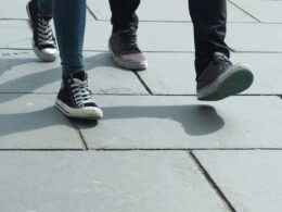 Urenlang zonder pijn wandelen tijdens een stedentrip: zo doe je dat